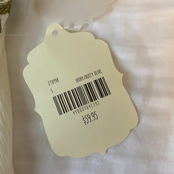 NWT Altar’d State Ivory/Dusty Olive Flowy Tank - Picture 2 of 3